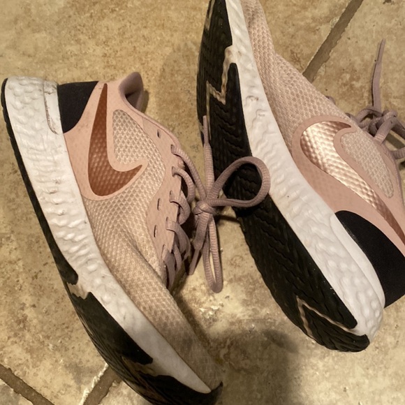 Gently used Nike - Picture 5 of 6